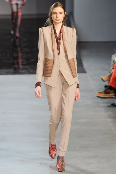 Look 18